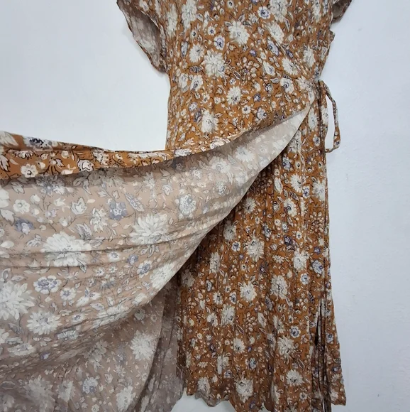 Old Navy Midi Wrap Dress Floral - Picture 6 of 12